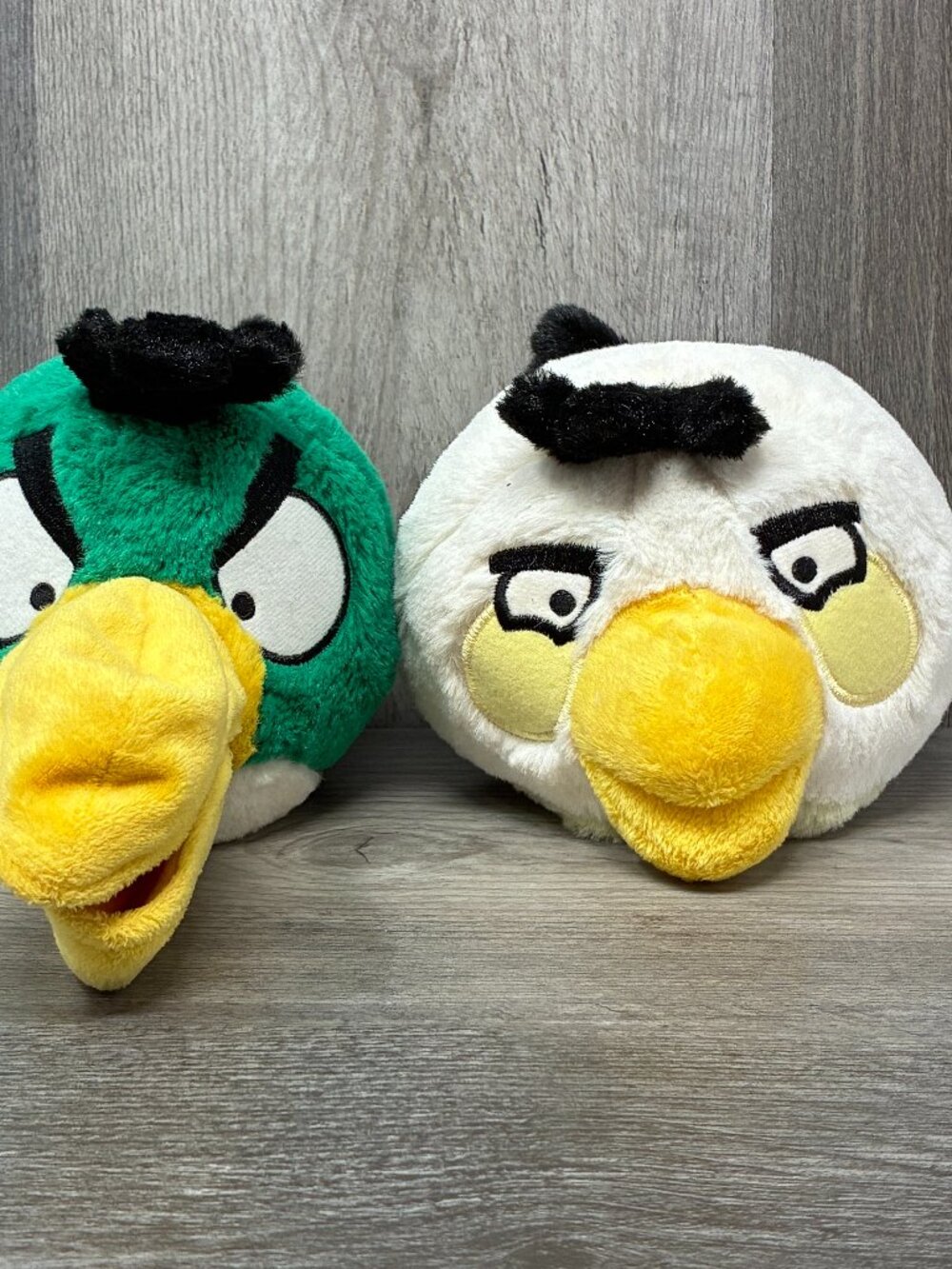 Angry Birds Plush Lot Hal Green Bird & Matilda White Bird